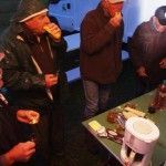 Después de una noche bastante movida (fuerte viento, tormentas, granizo), un desayuno rápido bajo la lluvia.